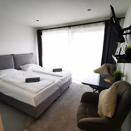 HH 03 by ROCKCHAIR - SUPERHOST Status - Modernes Apartment mit sonnigem Balkon&premium Boxspringbetten in Winterhude - Hamburg Top Geheimtipp-3